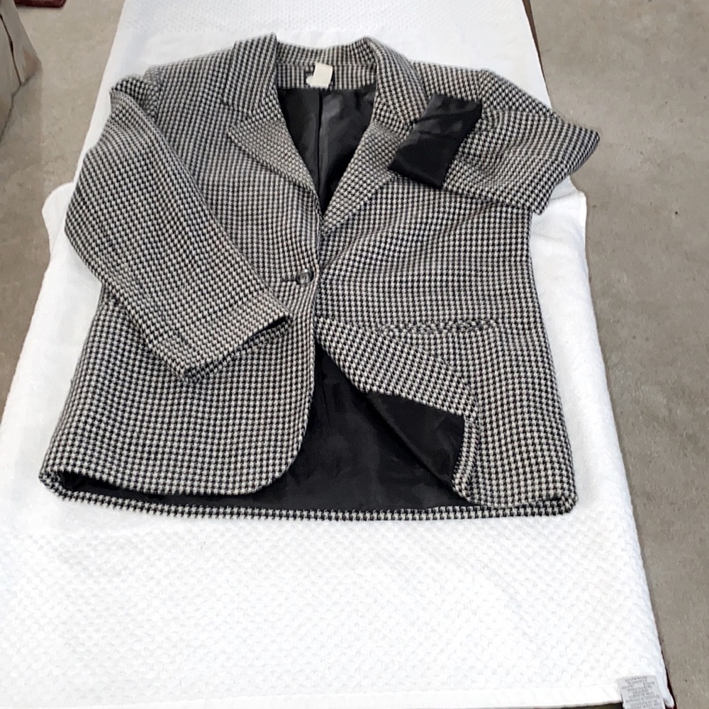 Various jeans in multiple colors: brown, gray, blue, and black, Blazers and tops
